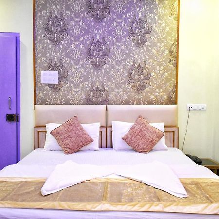 Hotel Picasso Varanasi Prime Location Bagian luar foto