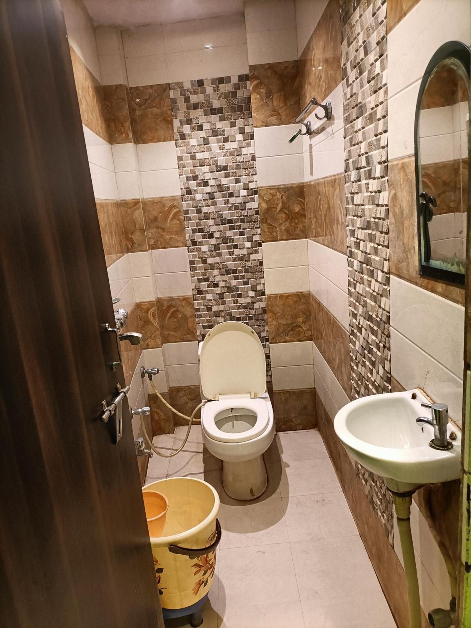 Hotel Picasso Varanasi Prime Location Bagian luar foto
