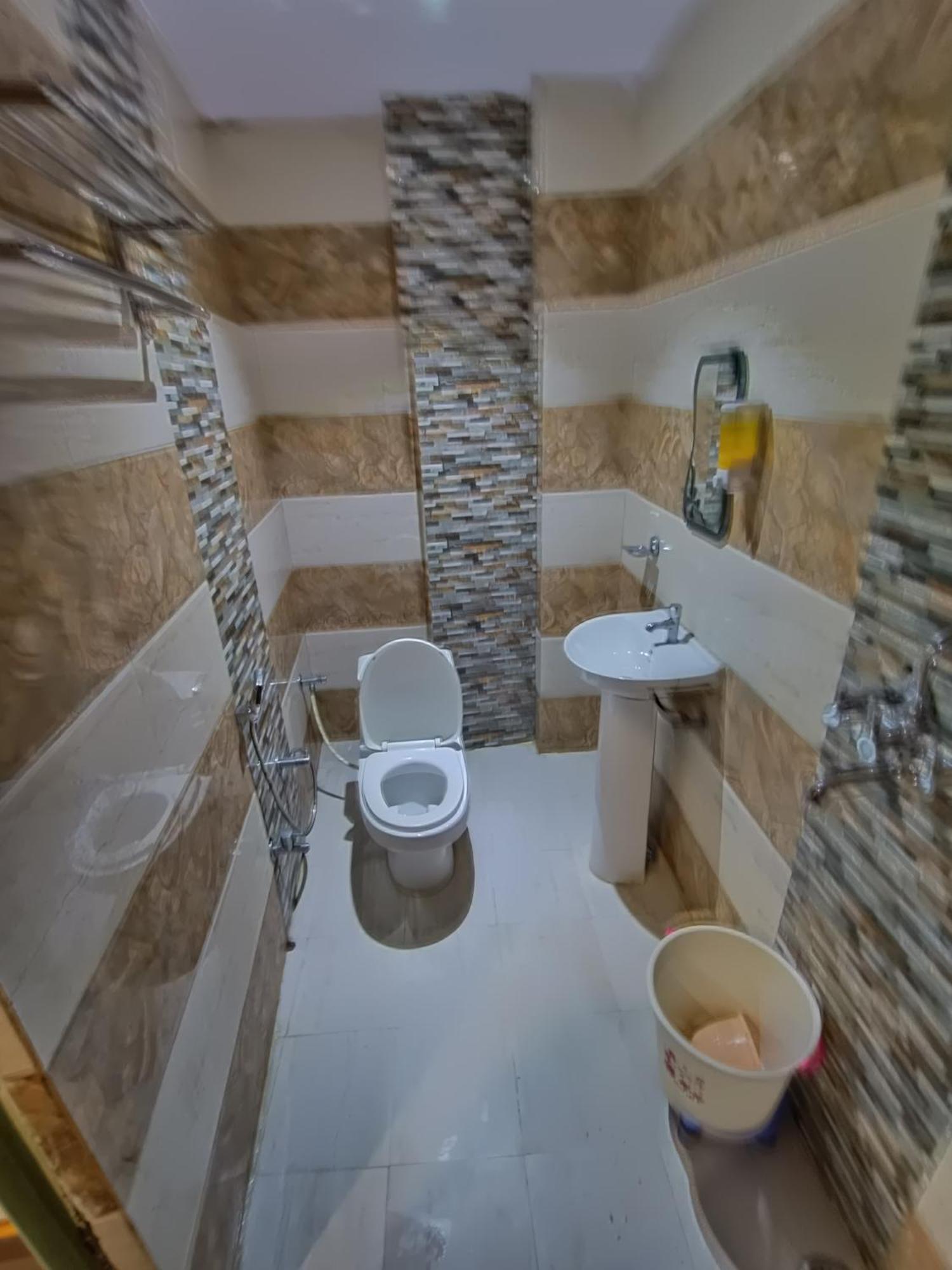 Hotel Picasso Varanasi Prime Location Bagian luar foto