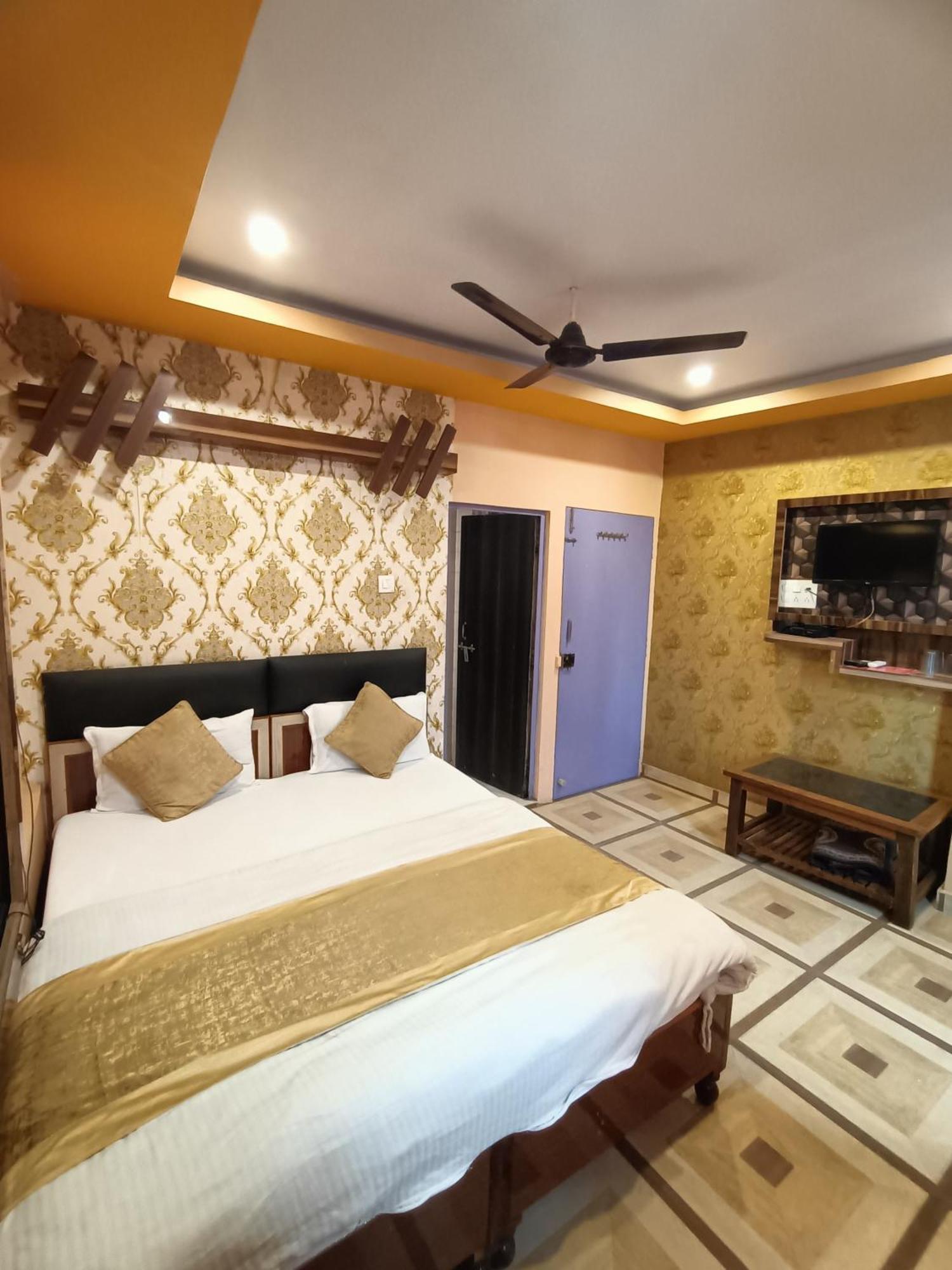 Hotel Picasso Varanasi Prime Location Bagian luar foto