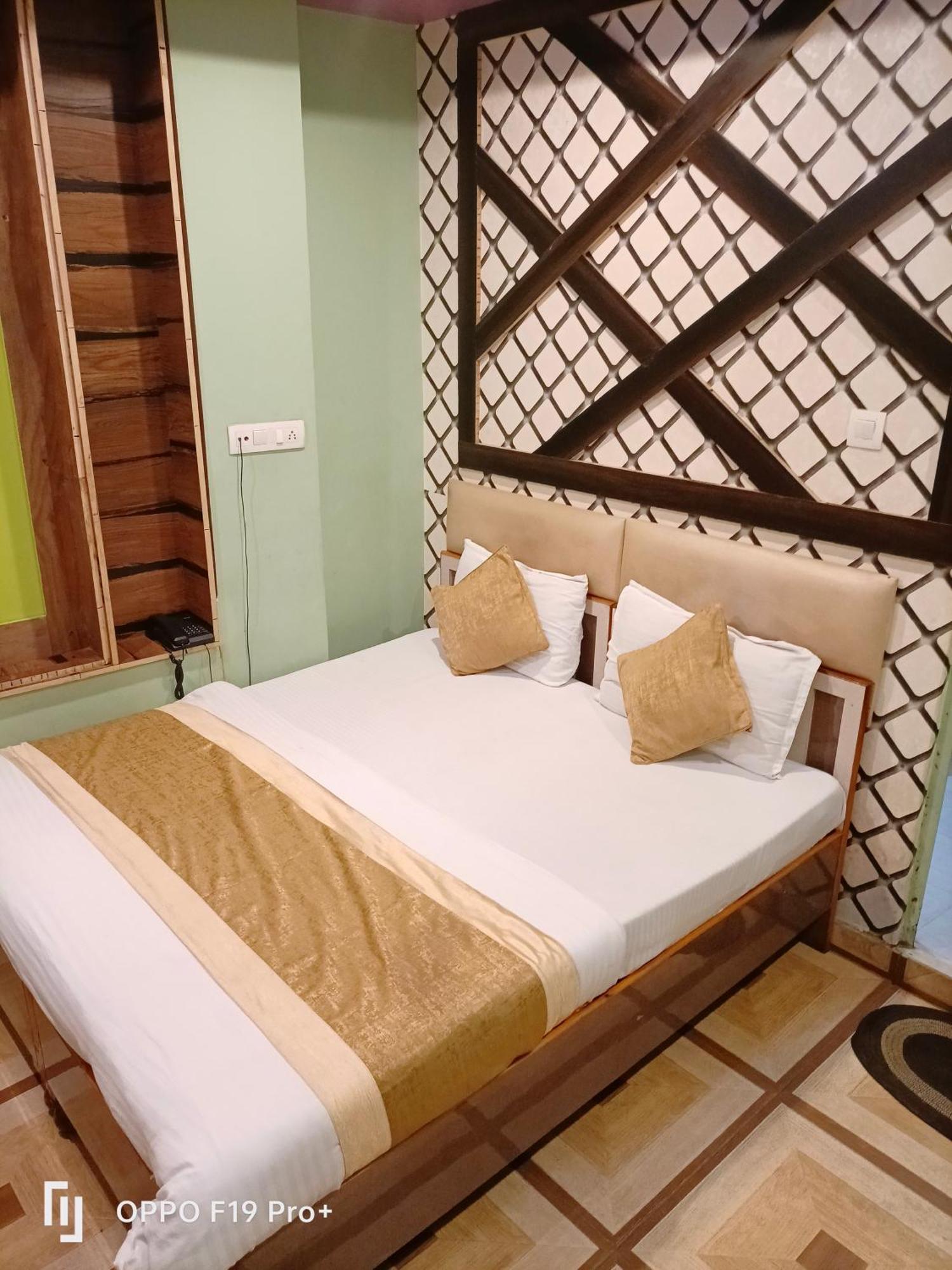 Hotel Picasso Varanasi Prime Location Bagian luar foto