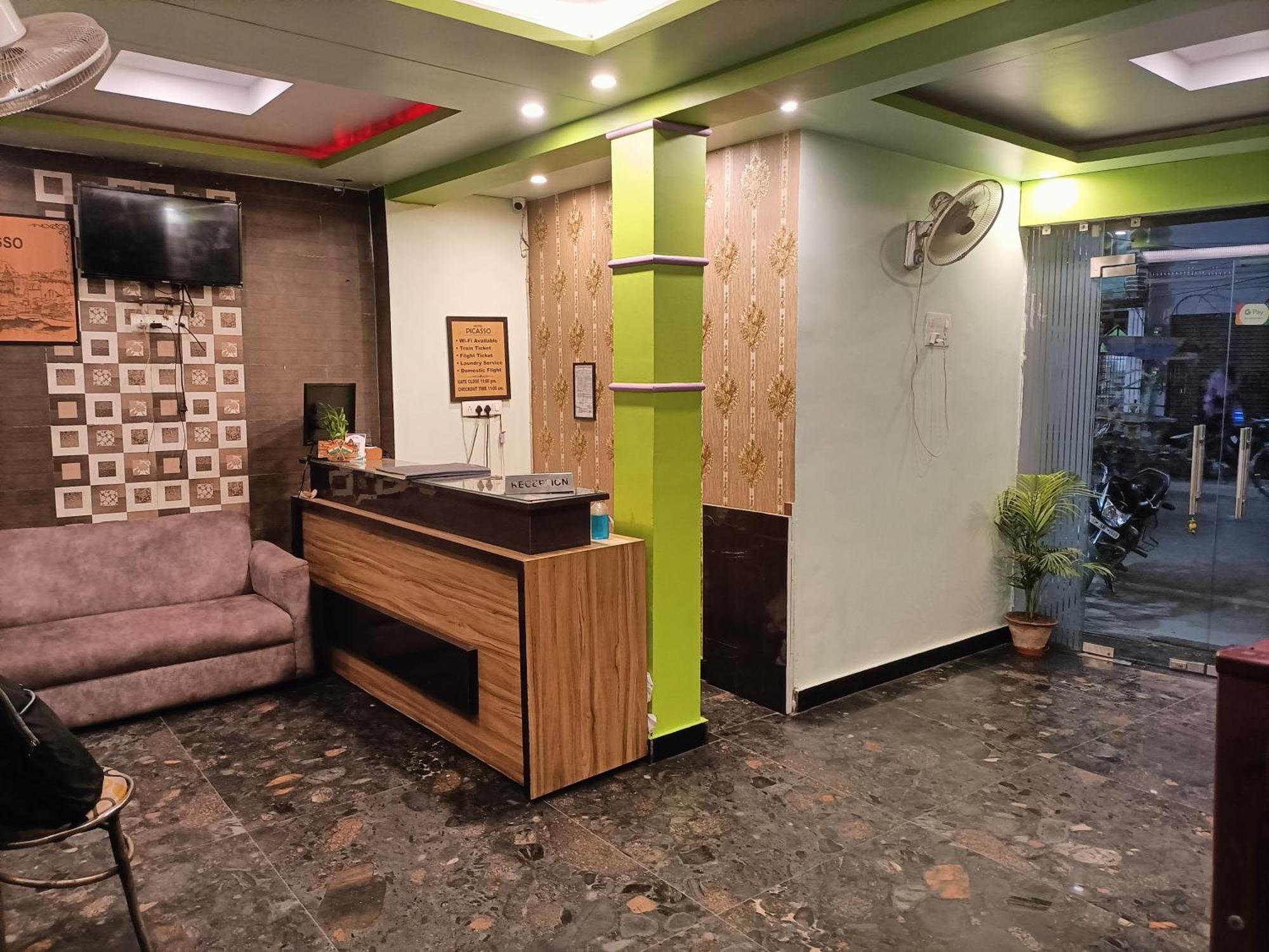 Hotel Picasso Varanasi Prime Location Bagian luar foto