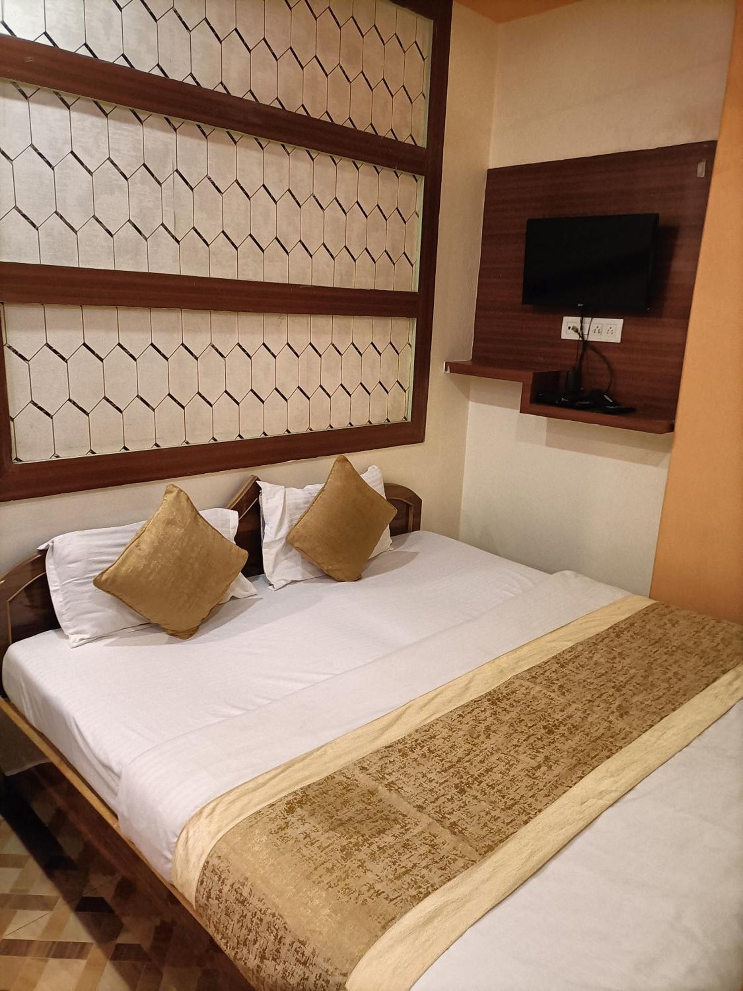 Hotel Picasso Varanasi Prime Location Bagian luar foto