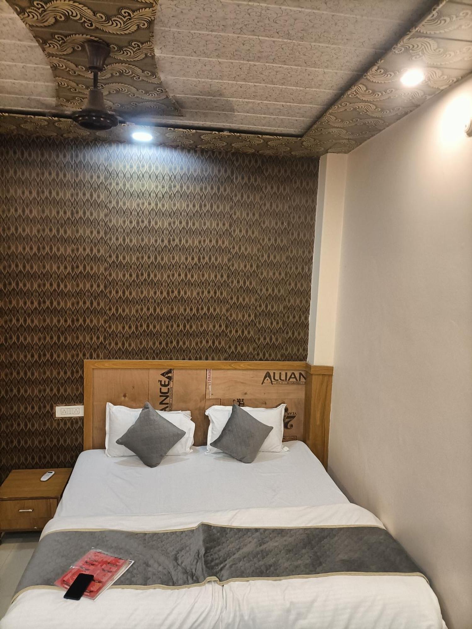 Hotel Picasso Varanasi Prime Location Bagian luar foto