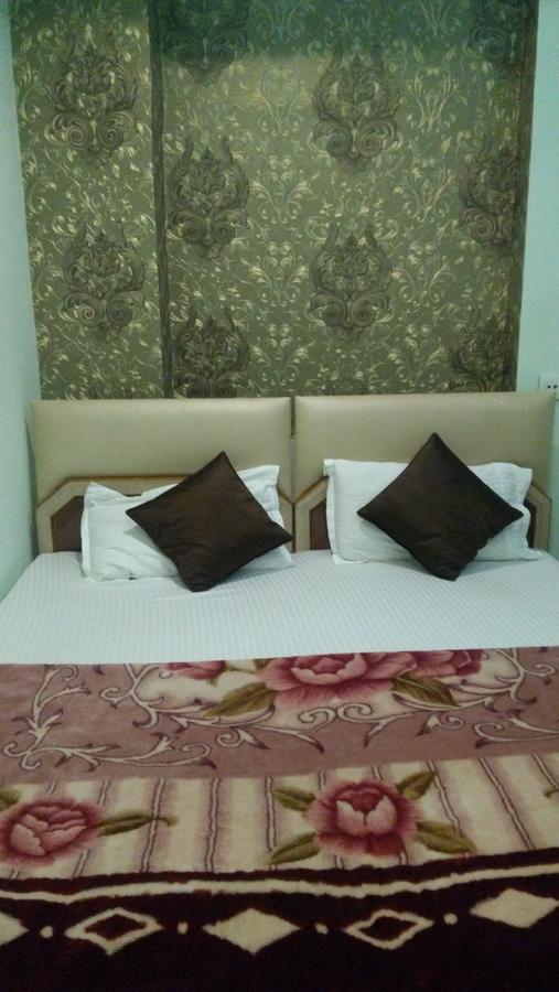 Hotel Picasso Varanasi Prime Location Bagian luar foto