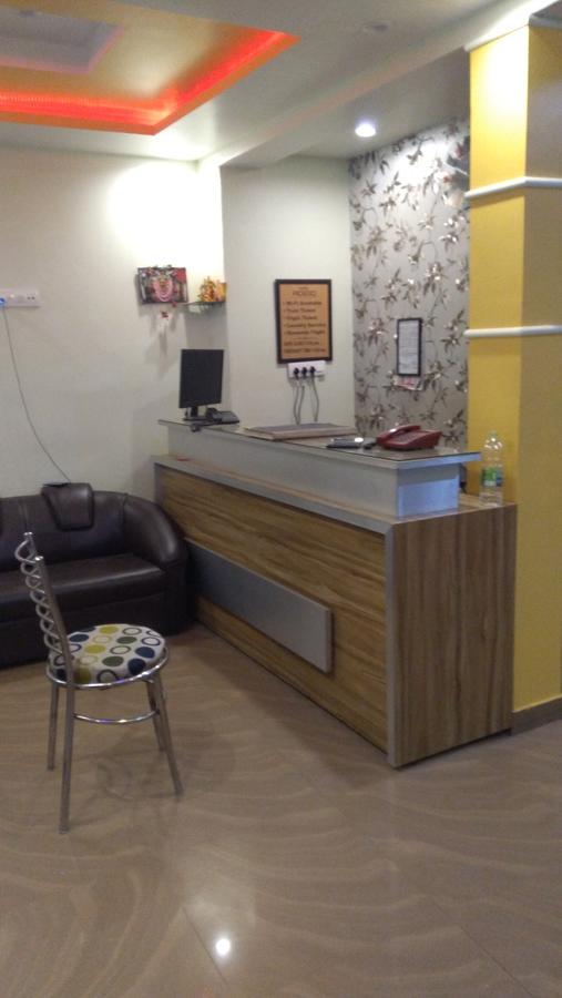 Hotel Picasso Varanasi Prime Location Bagian luar foto
