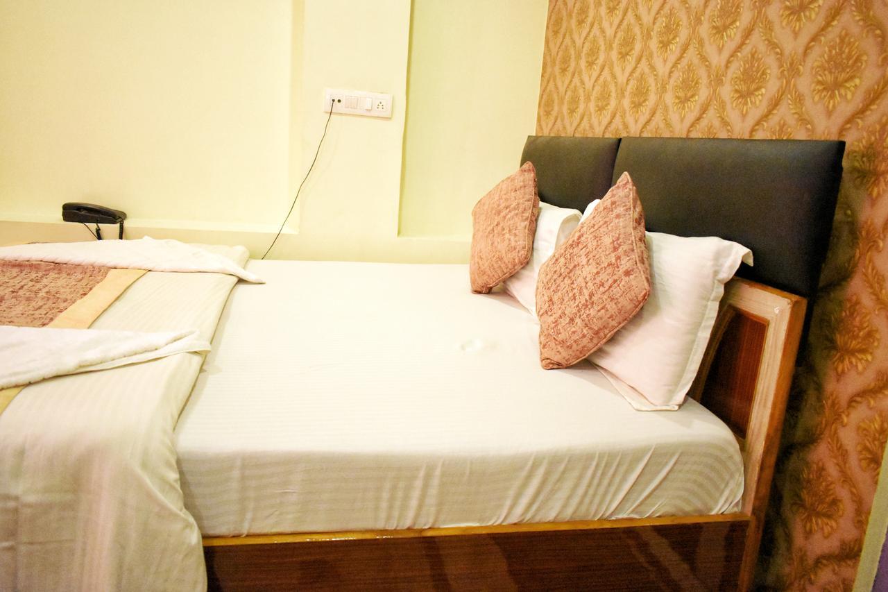 Hotel Picasso Varanasi Prime Location Bagian luar foto