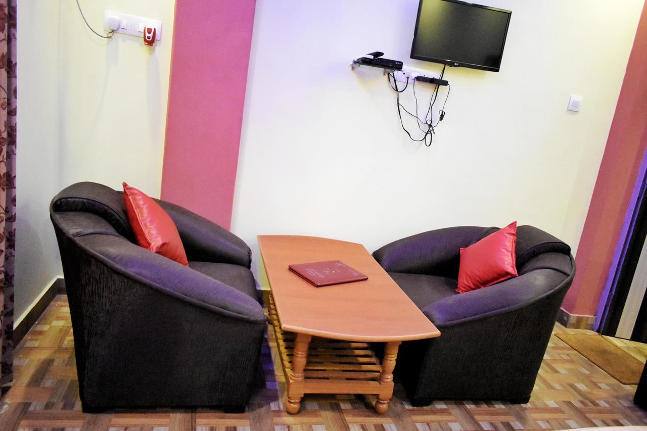Hotel Picasso Varanasi Prime Location Bagian luar foto