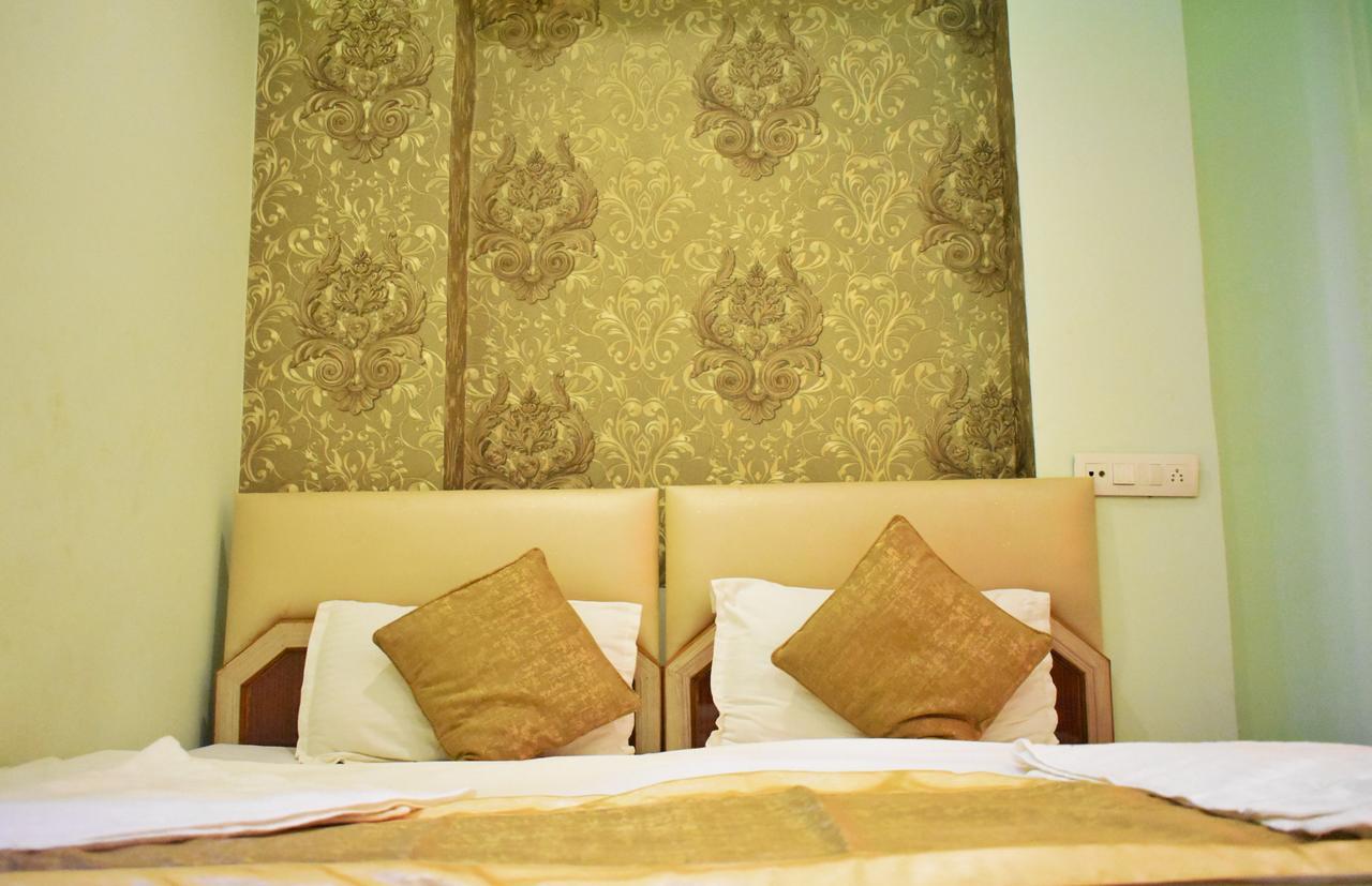 Hotel Picasso Varanasi Prime Location Bagian luar foto