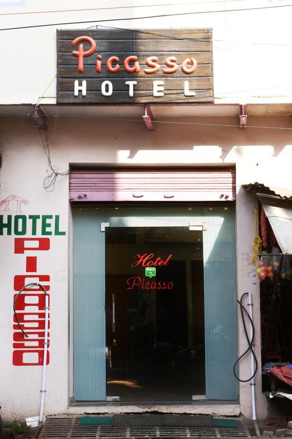 Hotel Picasso Varanasi Prime Location Bagian luar foto