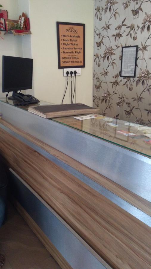 Hotel Picasso Varanasi Prime Location Bagian luar foto
