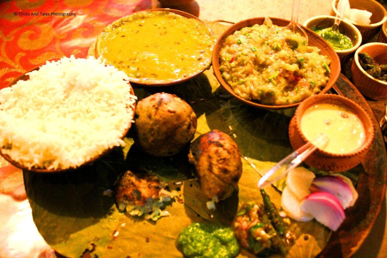 Hotel Picasso Varanasi Prime Location Bagian luar foto