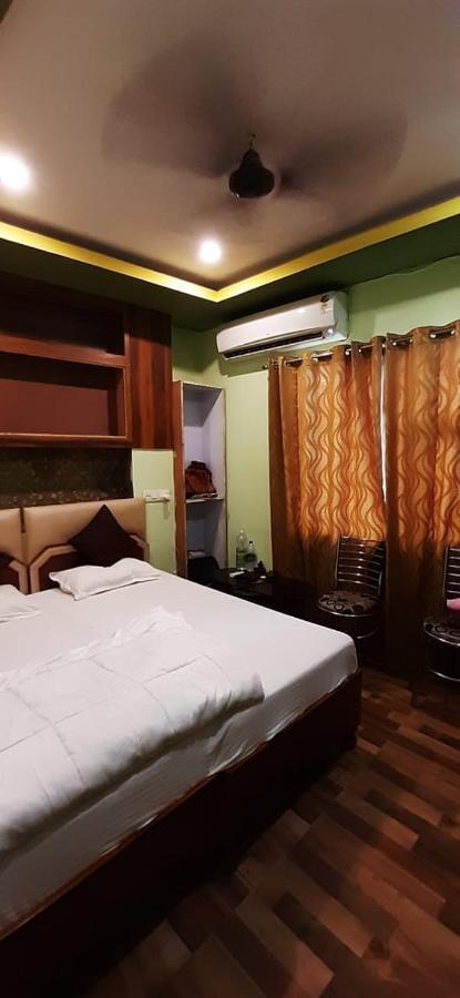 Hotel Picasso Varanasi Prime Location Bagian luar foto